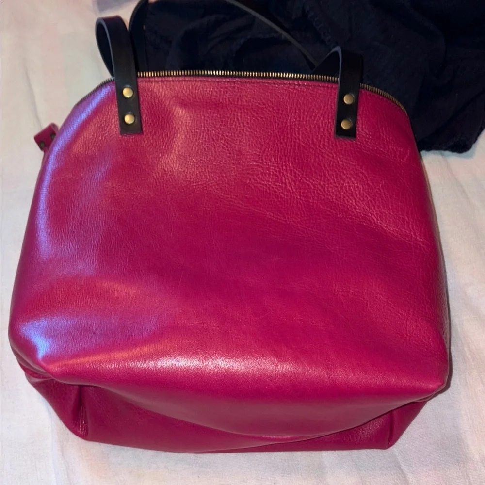 Portland leather group large 🦄 color hibiscus BNNU it has been in my closet. - Picture 5 of 6